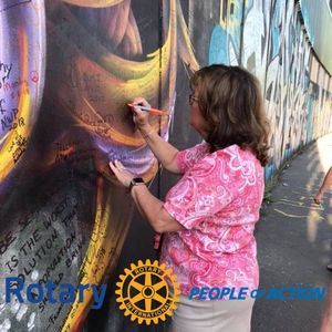 Meet your Posher, Debbie